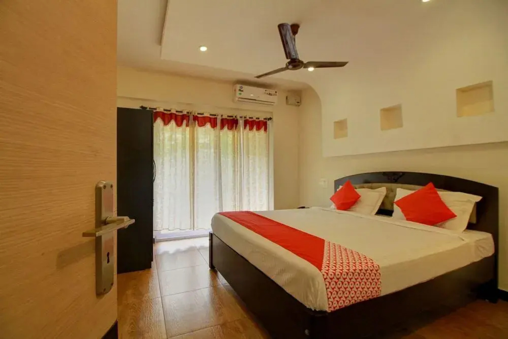 OYO 22276 Sujitha Service Apartments