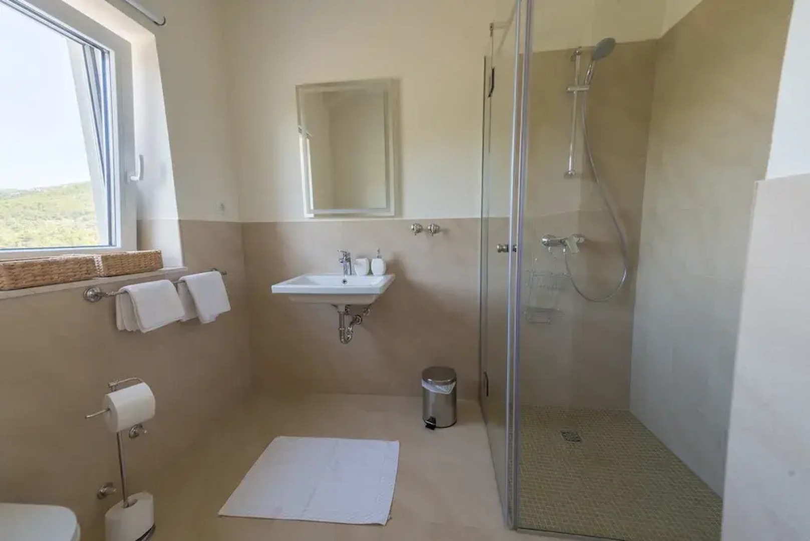 Villa With 4 Bedrooms in Pitve, With Wonderful sea View, Private Pool,