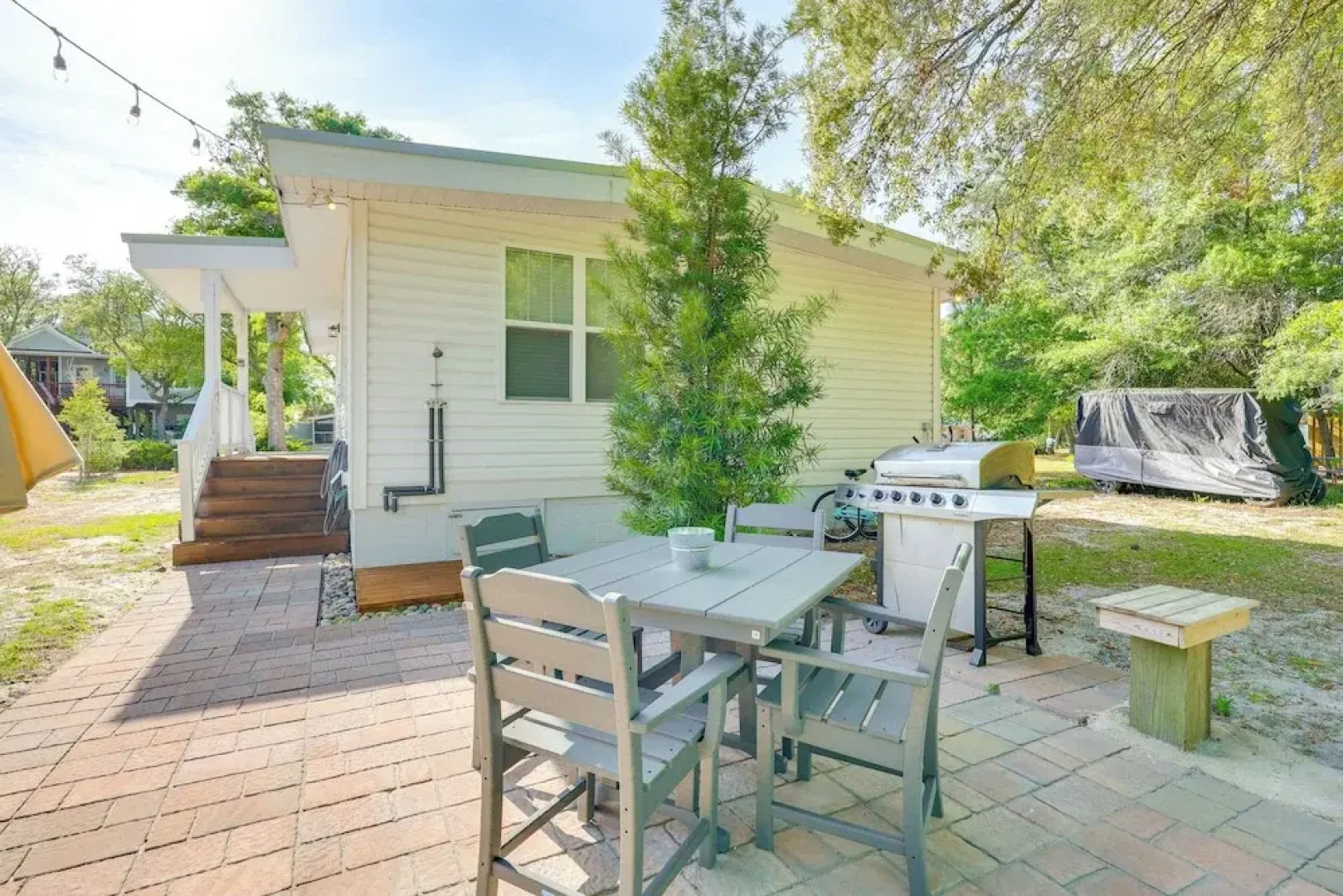 Modern Oak Island Escape: 1 Mile to Long Beach!