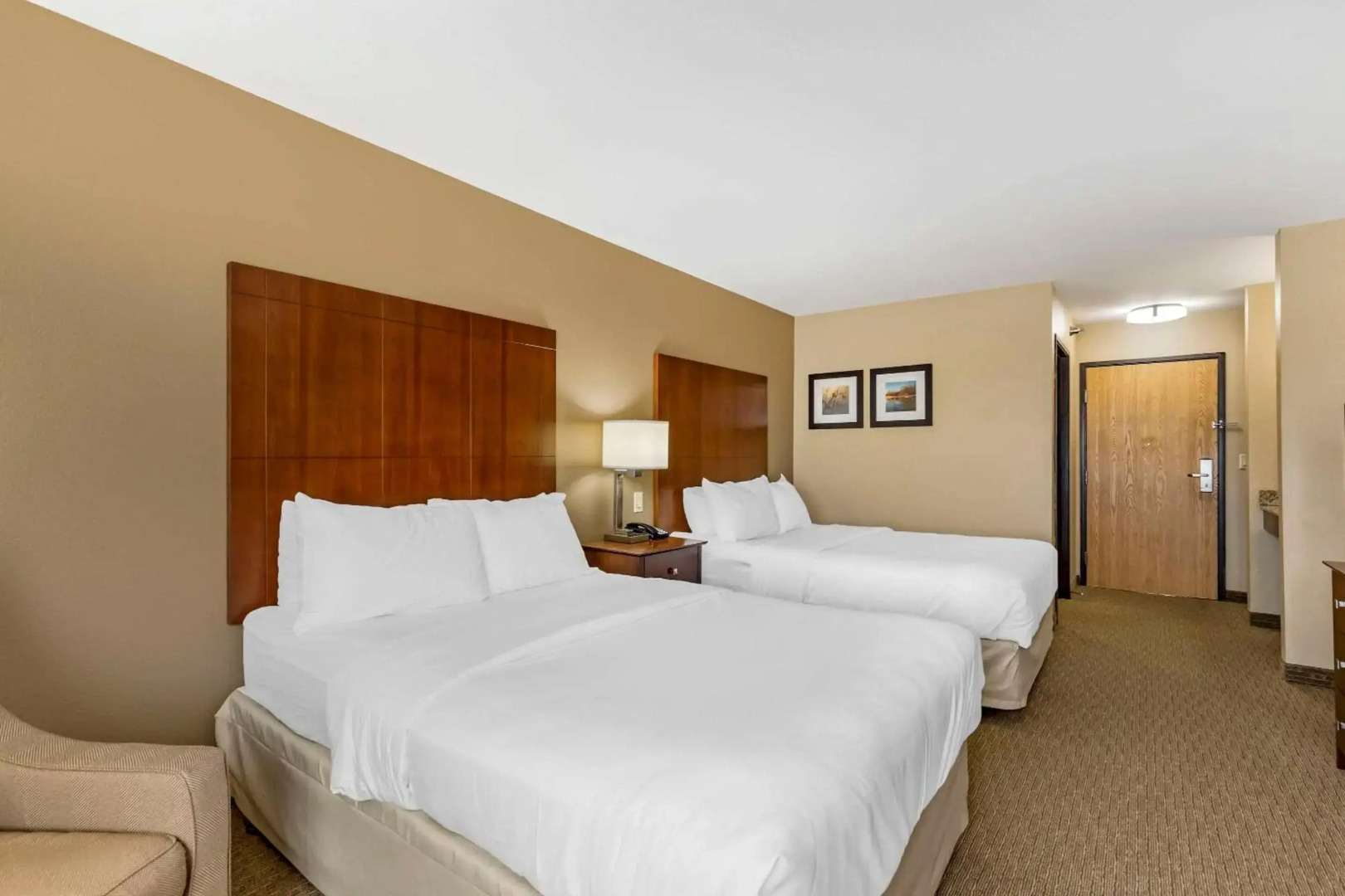 Comfort Inn & Suites East Moline near I-80