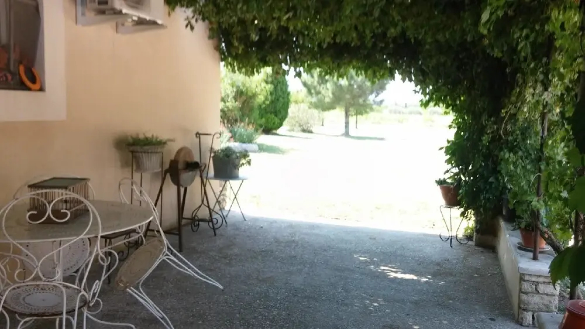 House With one Bedroom in Pujaut, With Wonderful Mountain View, Furnis