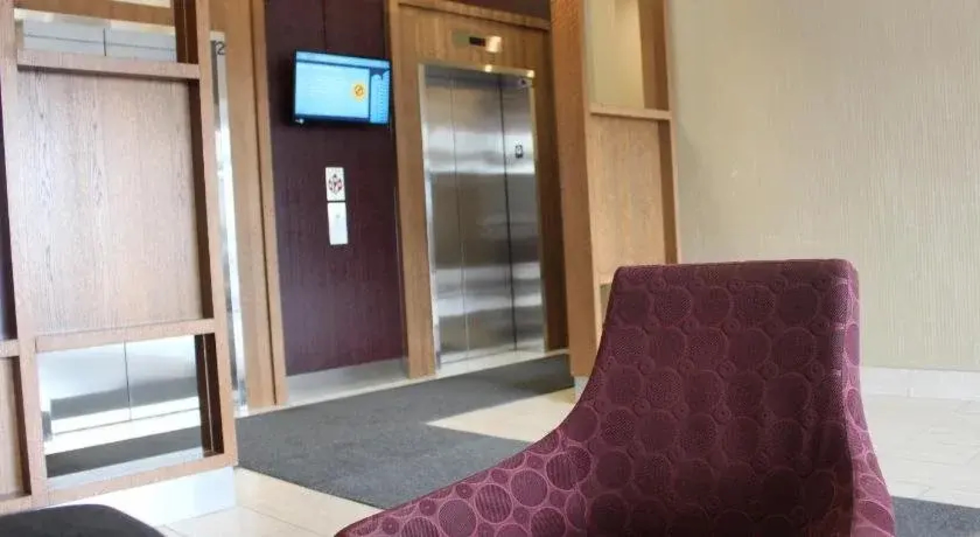 Deluxe Corner Suite - By Elite Suites