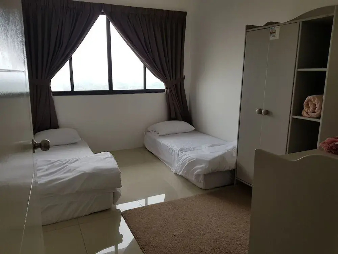 Executive Seaview at Icon Residence