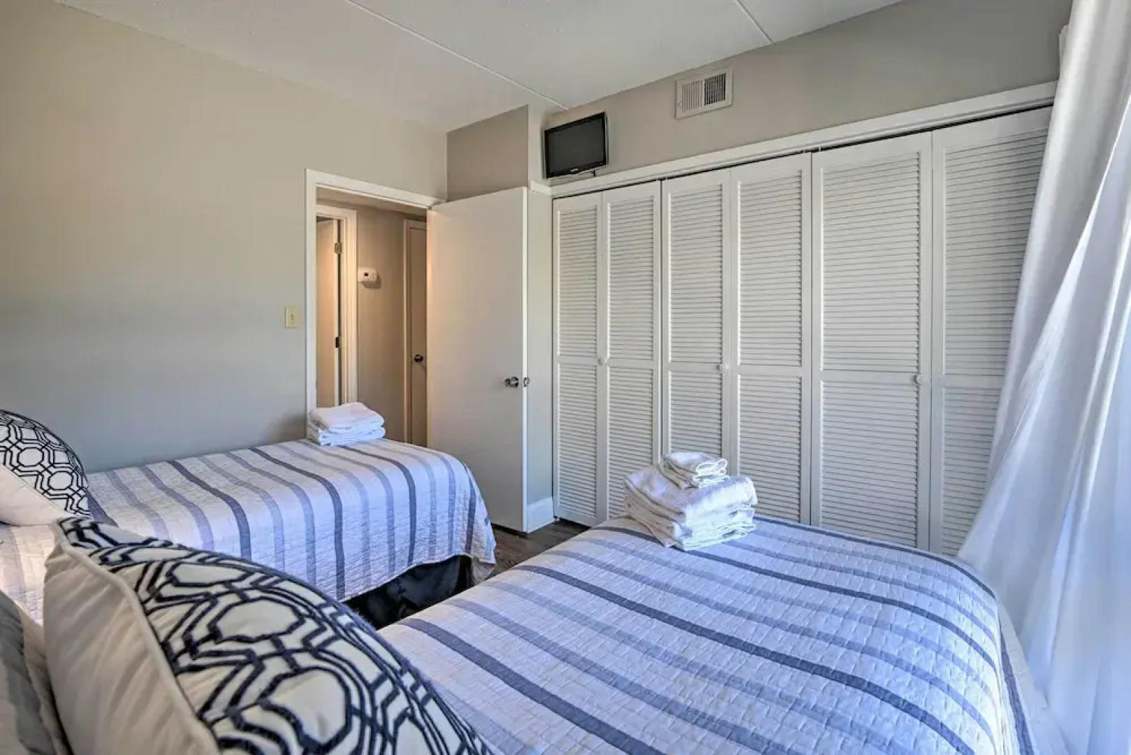 Pawleys Island Condo Retreat w/ Beach Access!