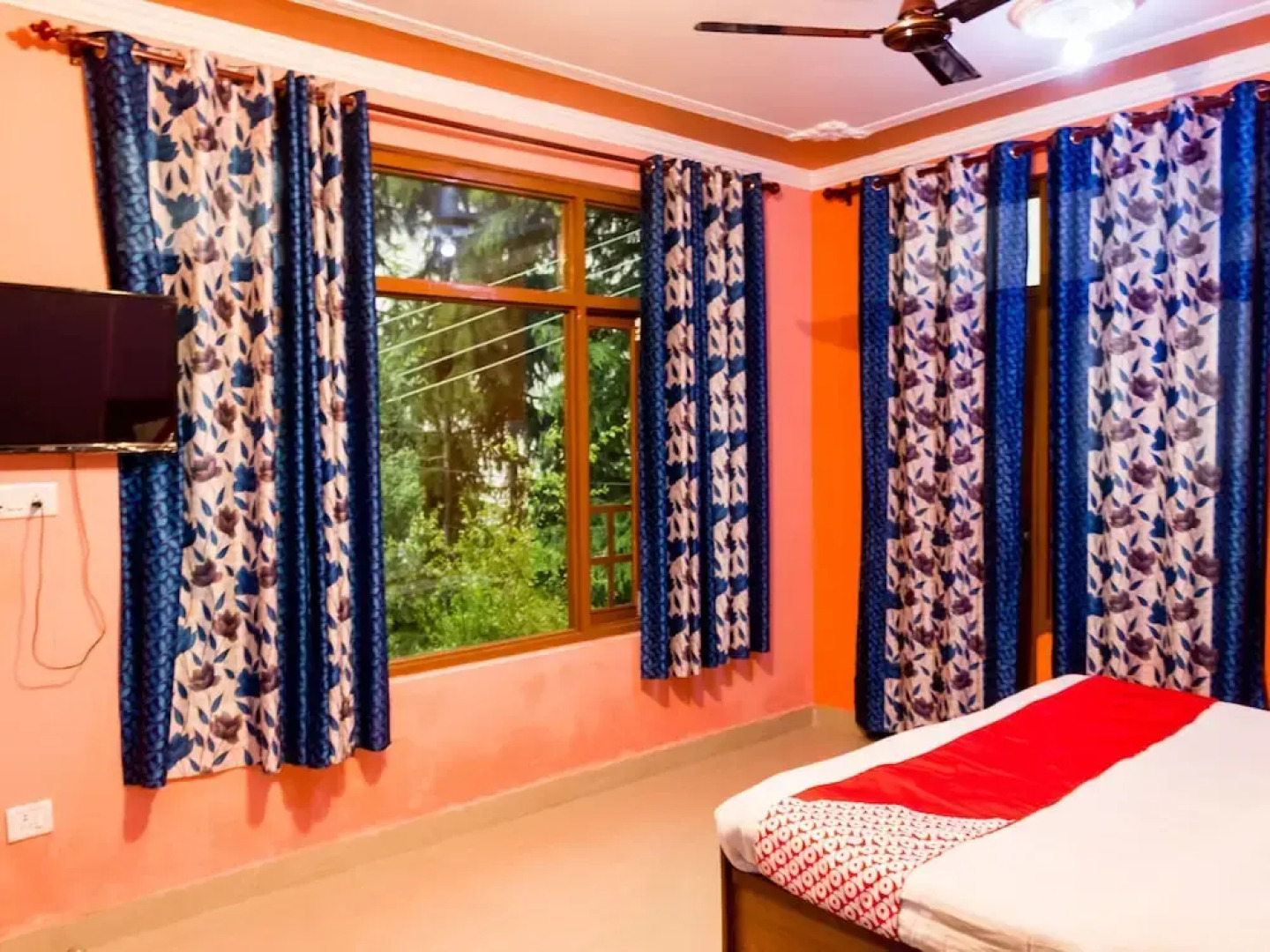 OYO 13881 Home Majestic Hill View 1BHK Naddi