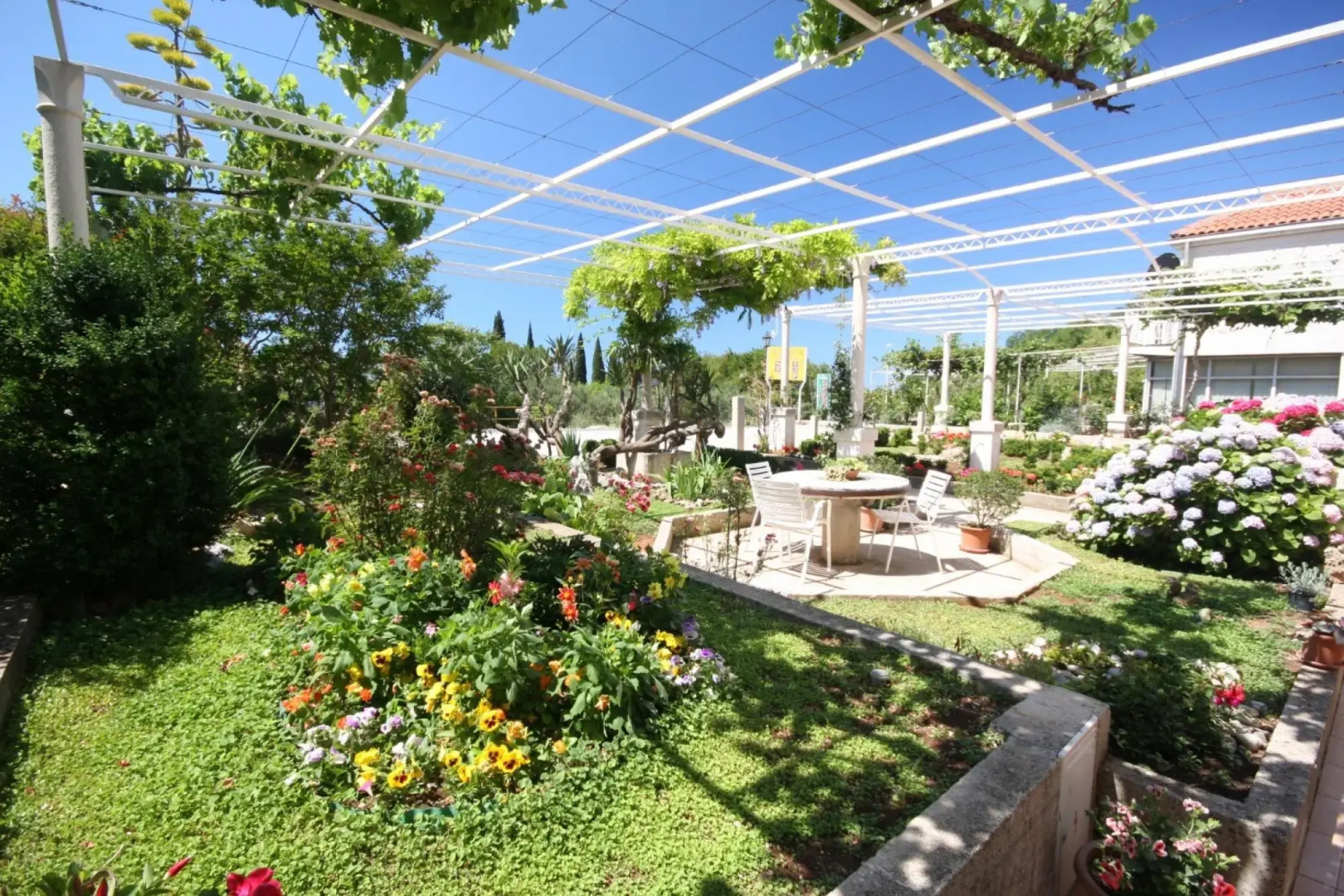 Nikola 1 - Free Parking - SA1