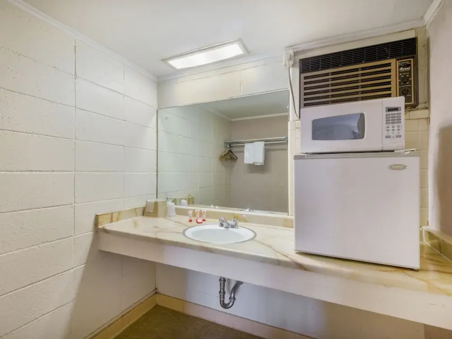 OYO Hotel Mauldin SC South Main Street