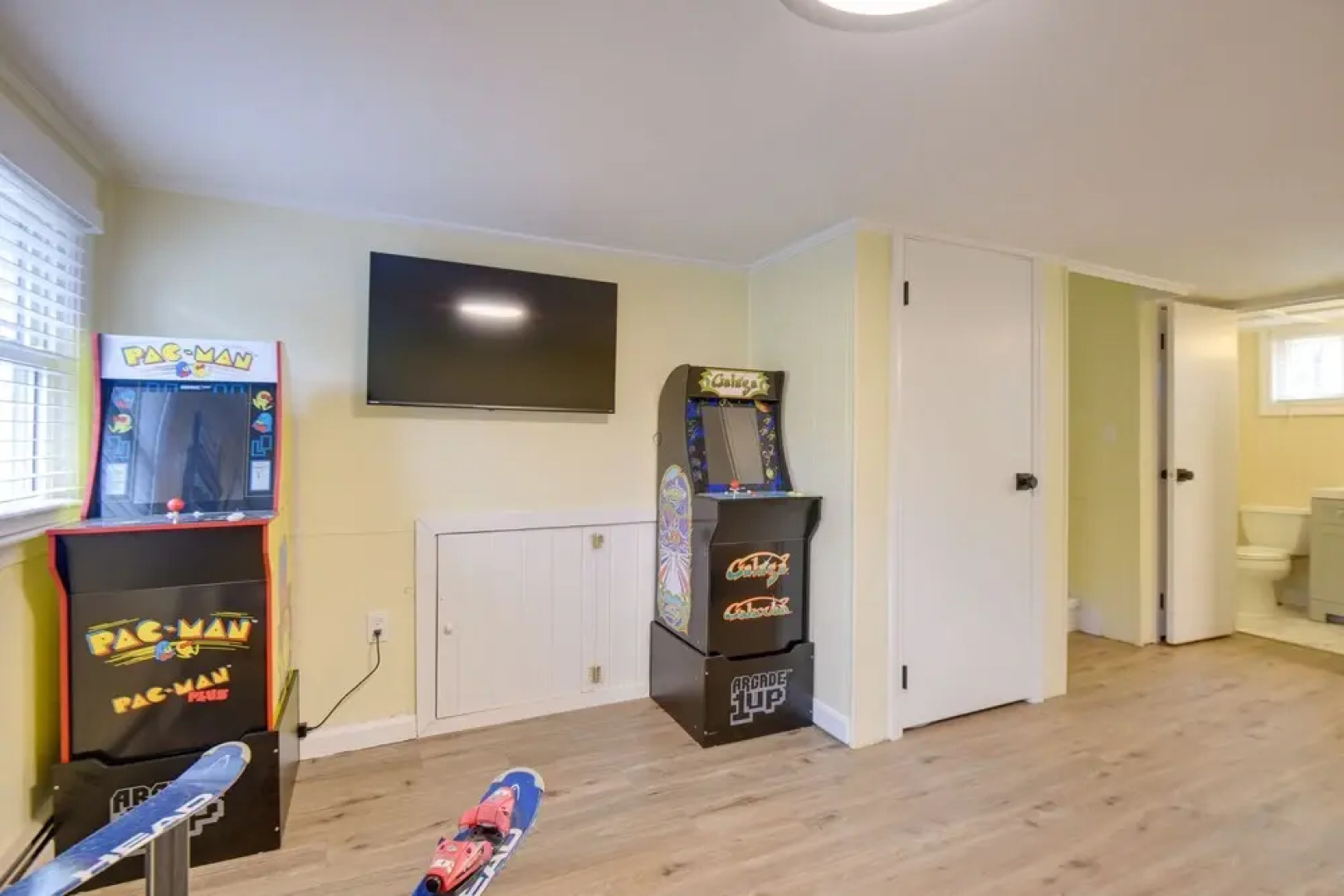 Family-friendly Bridgton Home, Steps to Lake!