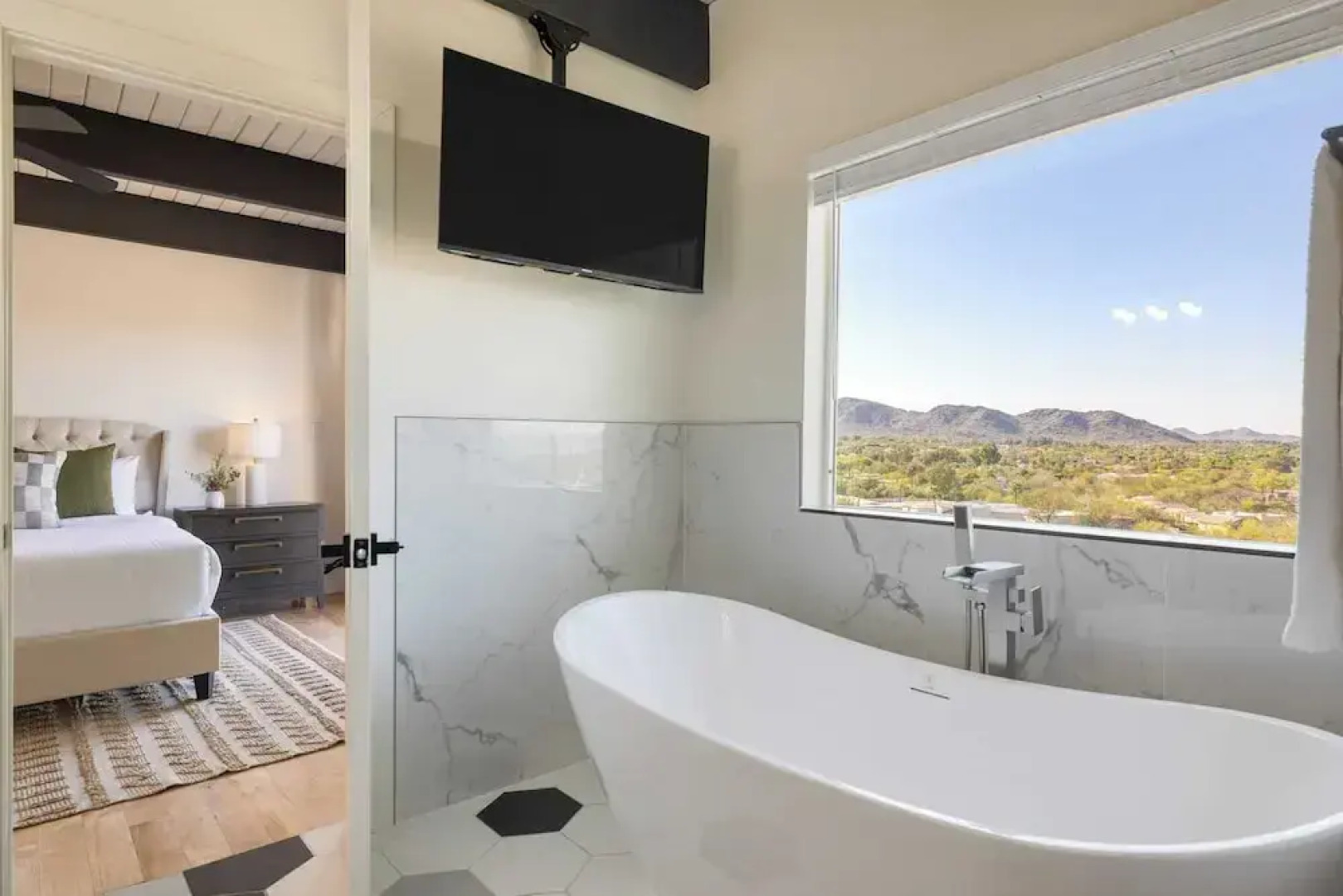 Panoramic Views, Private Pool, Patio Lounge w/ Firepit Royal Palm by Avantstay