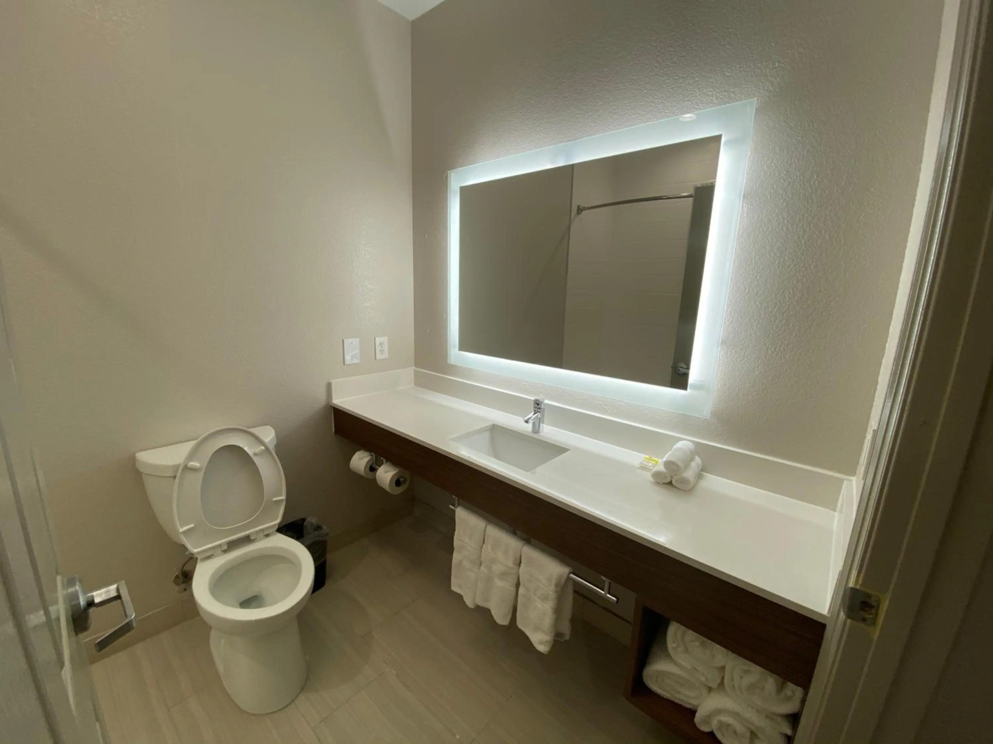 Holiday Inn Express & Suites Galveston West-Seawall