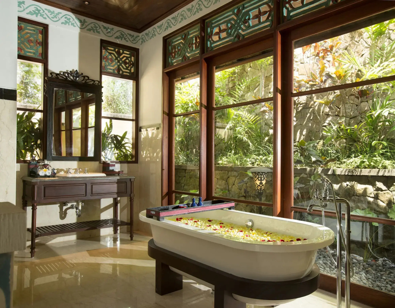 Отель Dwaraka The Royal Villas