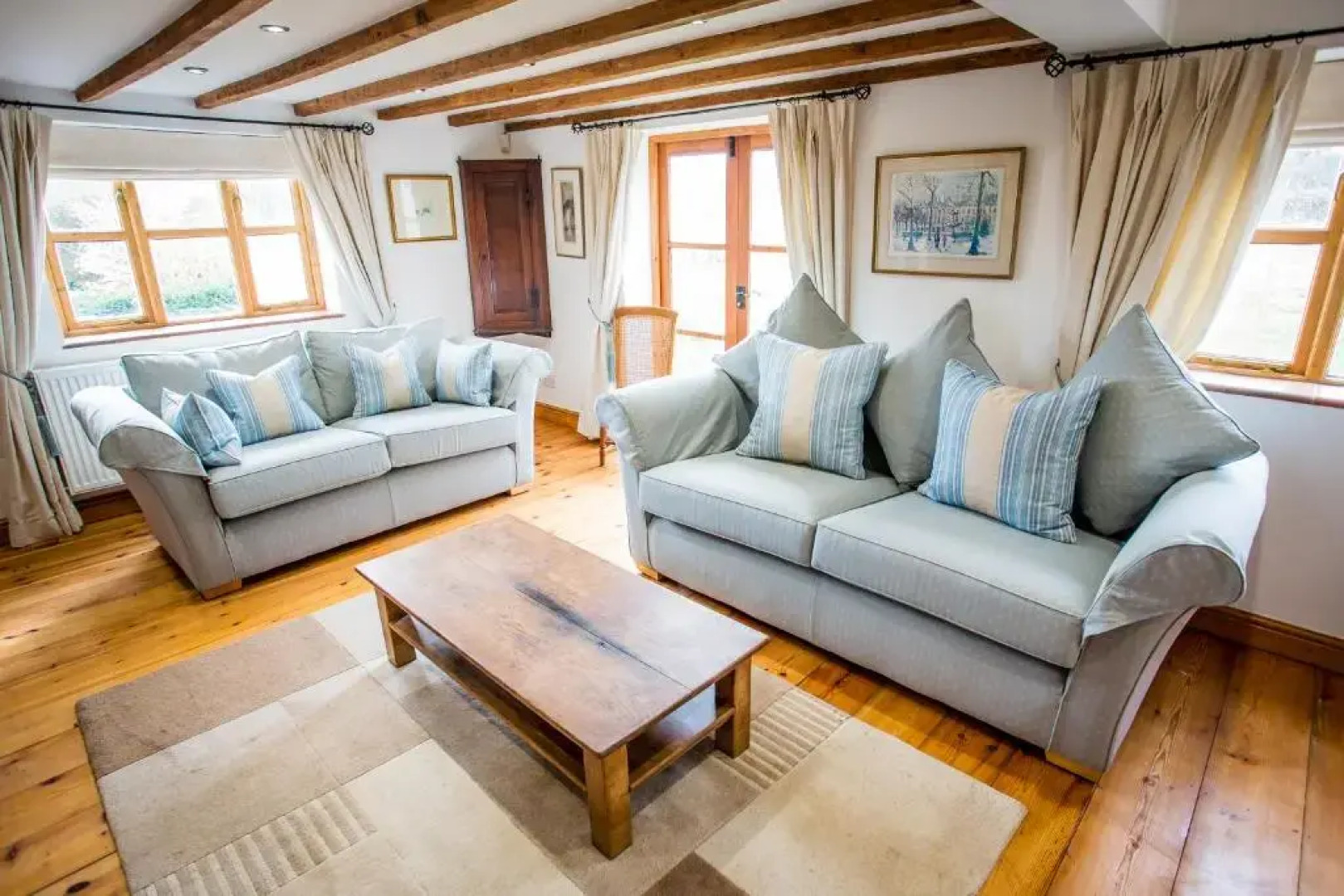 Beautiful 3 Bedroom Cottage - Picturesque Retreat