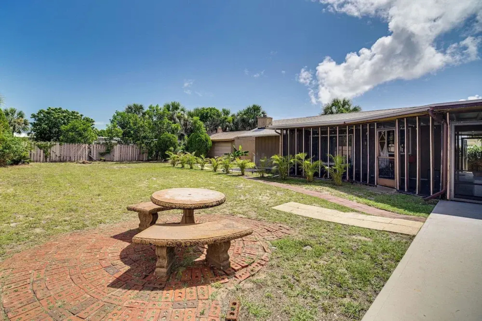 Walk to Beach & Eats: Modern Indialantic Apt