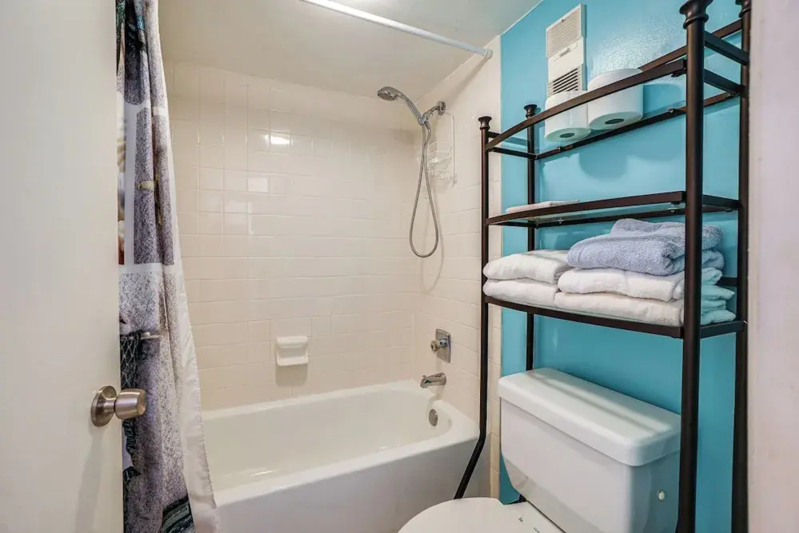 Pool Access & Waterfront Balcony: Hudson Condo!