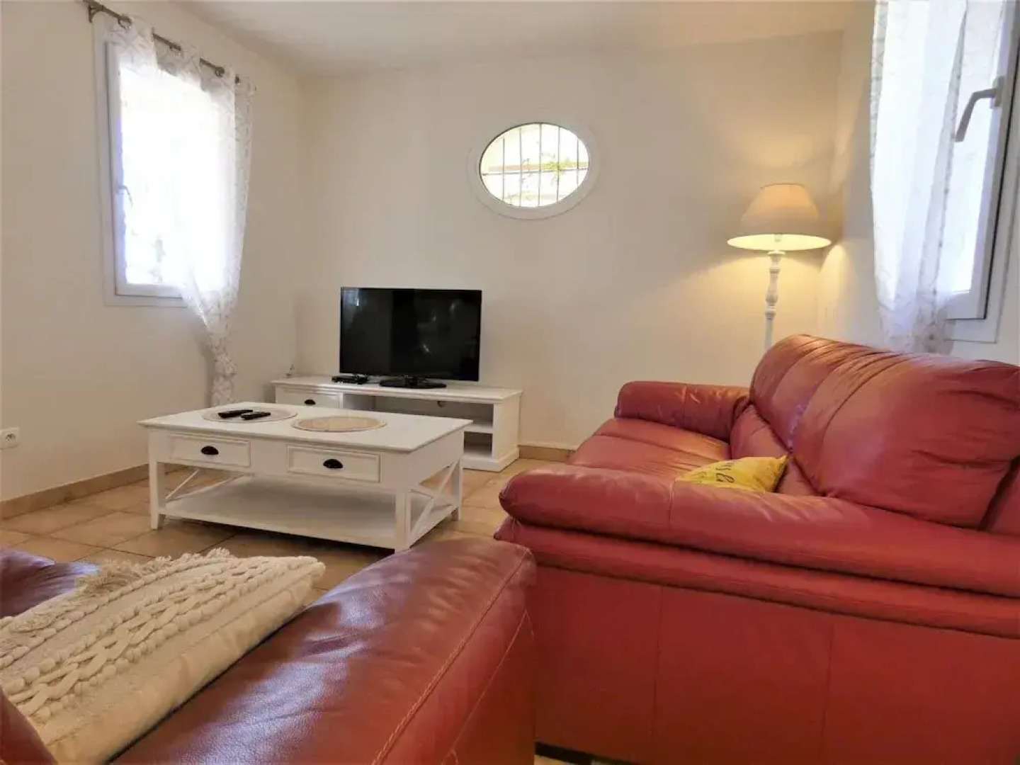 Inviting Villa in Saint Paul Trois Chateaux With Pool