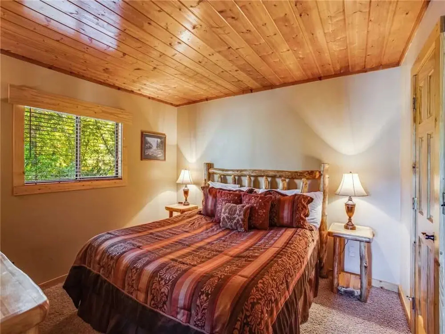 Naughty by Nature 1 Bedroom Home with Hot Tub