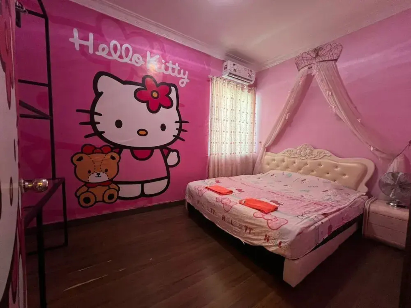 Hello Kitty Signature Suite