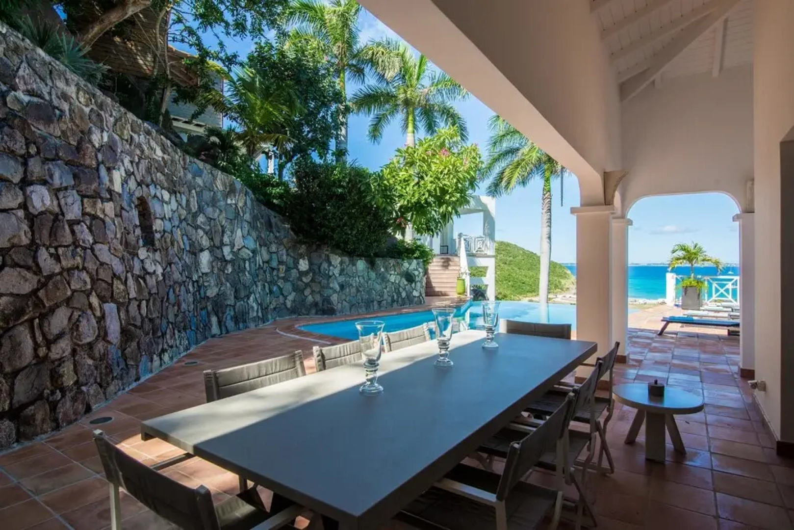 Stunning Ocean Views, Large Heated Pool, Walk to the Beach, AC, Free Wifi