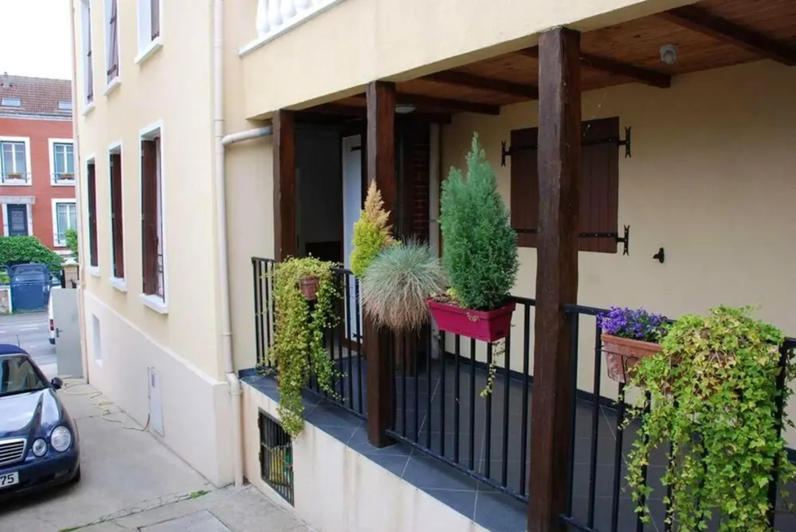 House With one Bedroom in Rosny-sous-bois, With Wonderful City View and Wifi