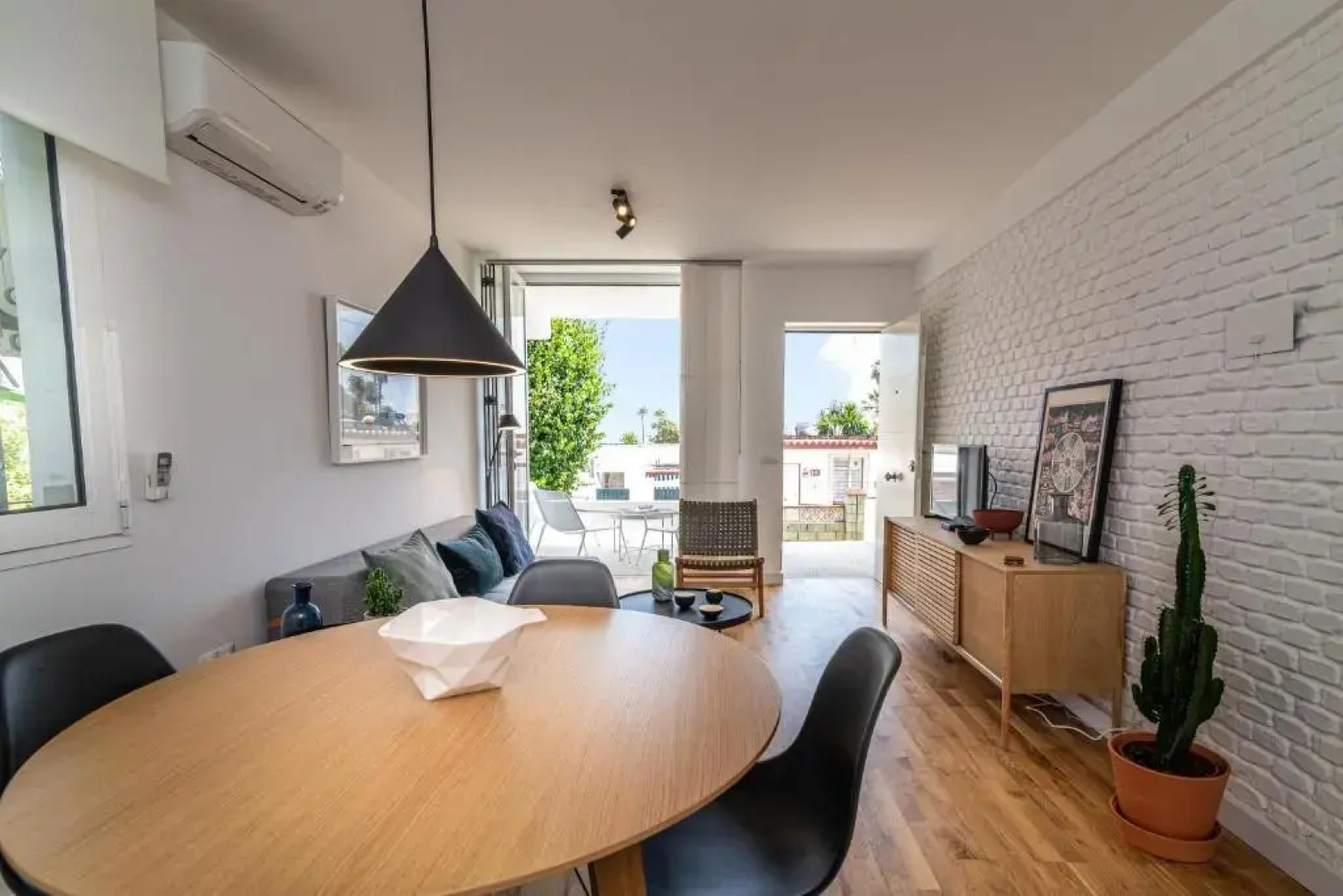 N&A Bellasombra 2BDR Recently Renovated Apt