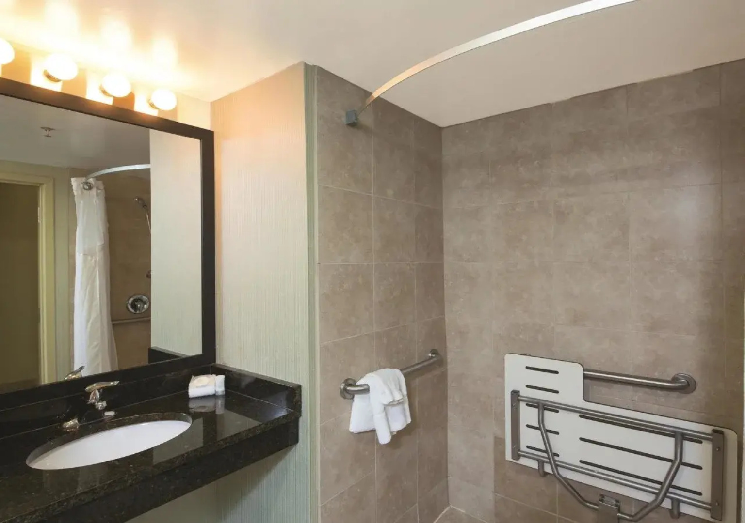 La Quinta Inn & Suites by Wyndham Salisbury