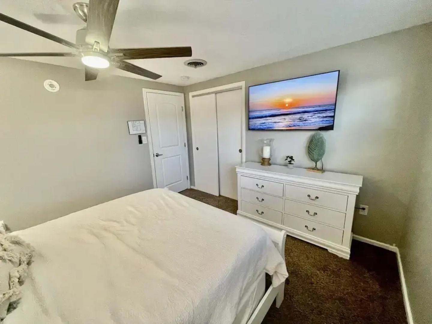 Kiss the Wave - Spacious 4BR 3BA w Pool hot tub