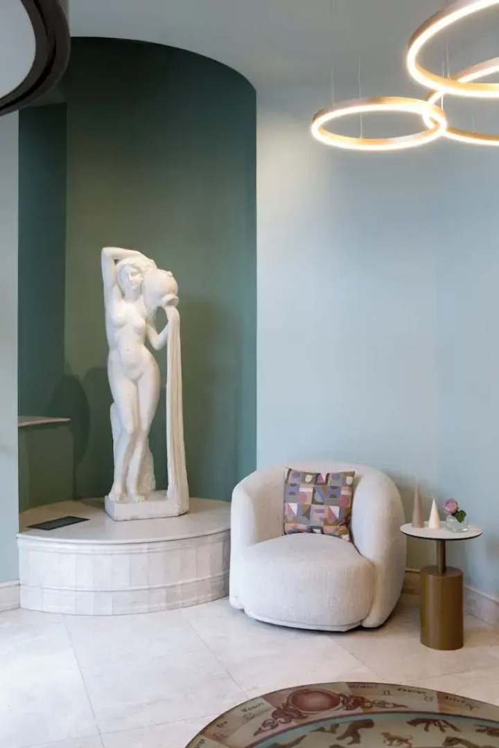 Zeus Essence Bucharest Venezia