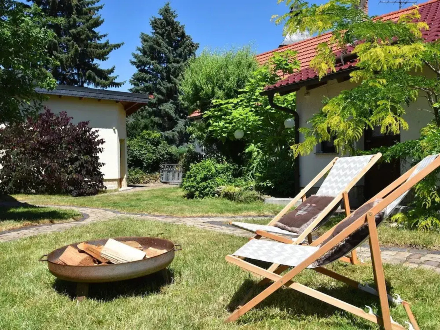 Vintage Hoilday Home in Leina with Pond