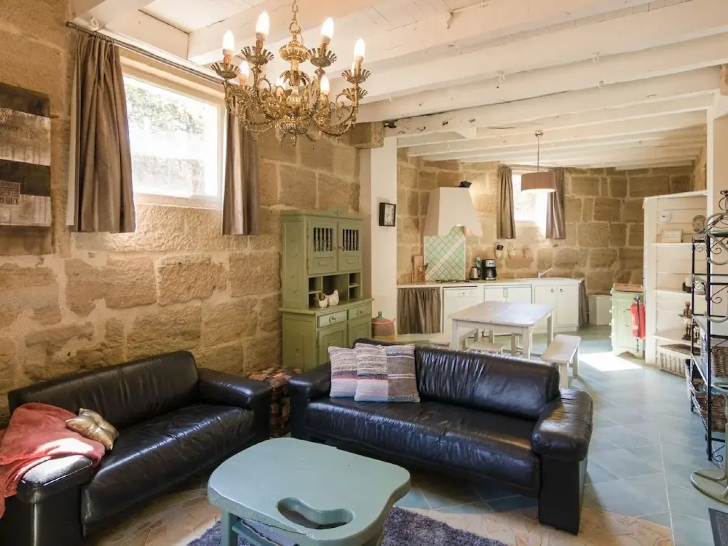 Lush Mansion in Lacapelle-marival With Jacuzzi