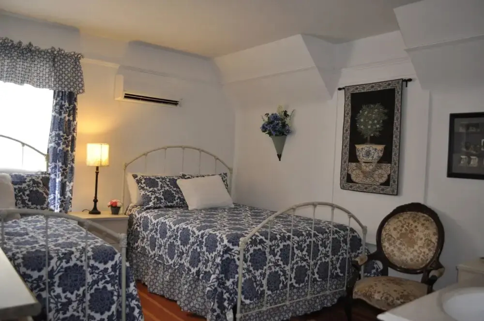 Victorian Inn & Carriage House