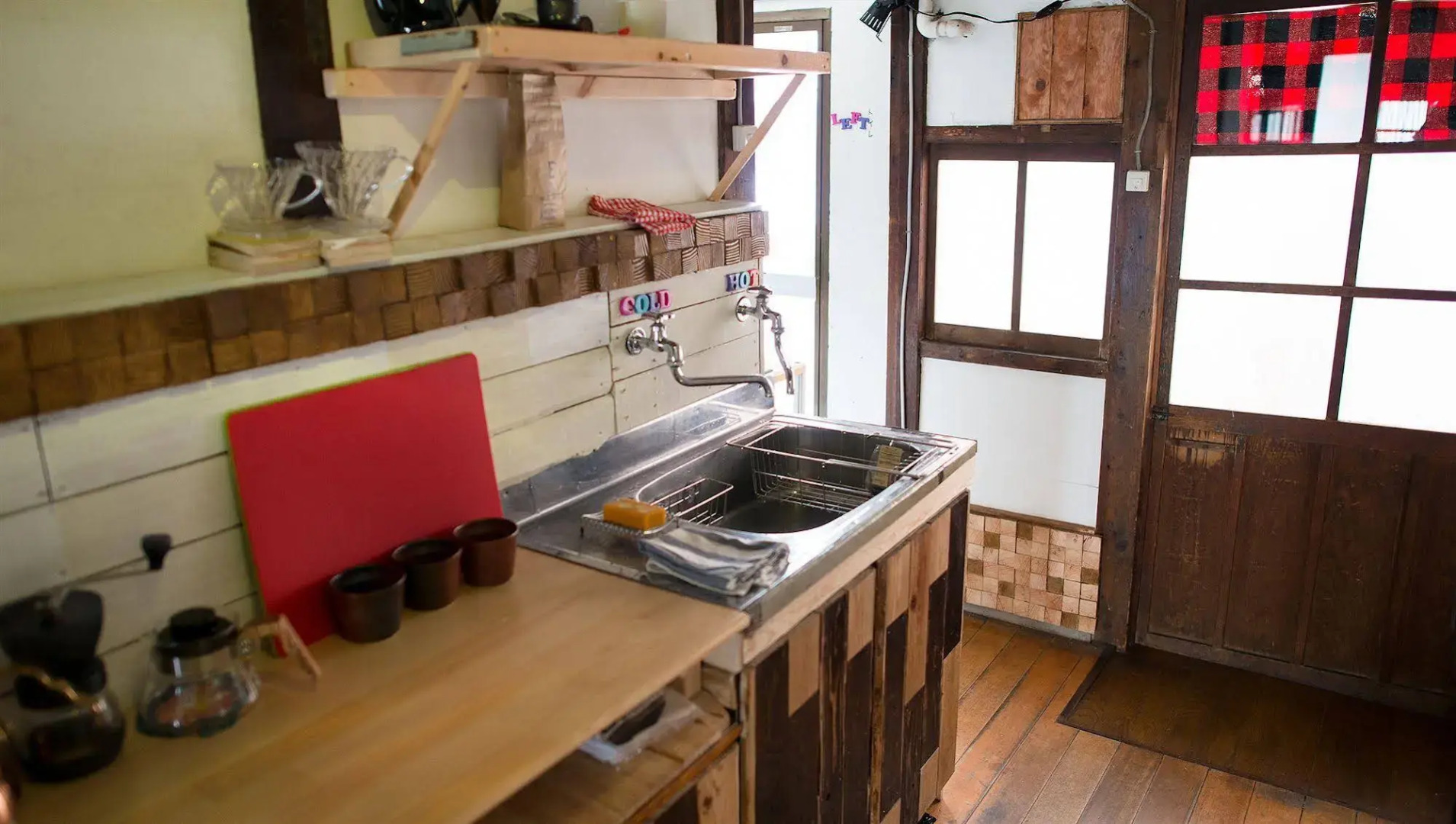 Osaka Guest House Drummers Dream