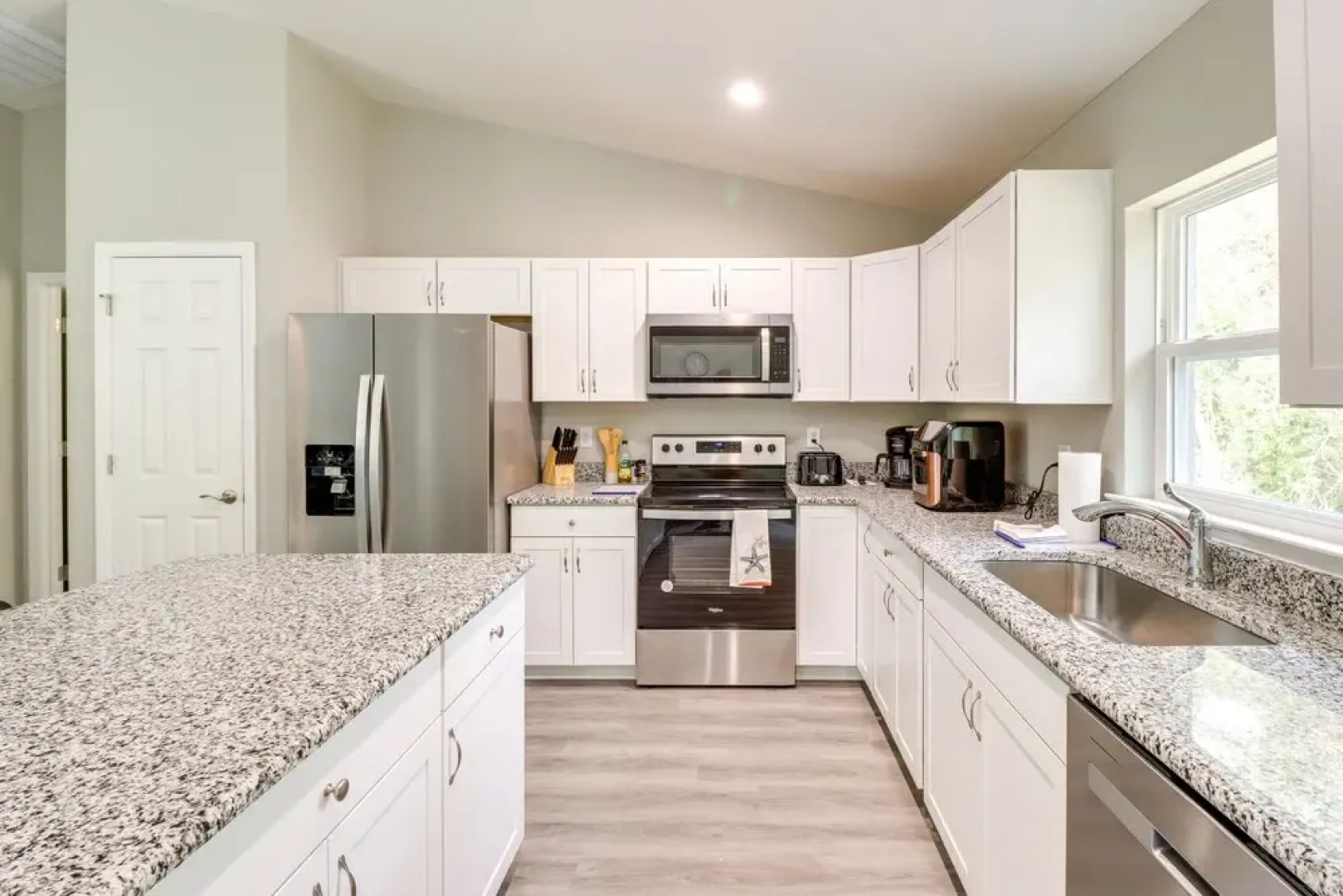 3 Mi to Rainbow Springs: Home w/ Yard in Dunnellon