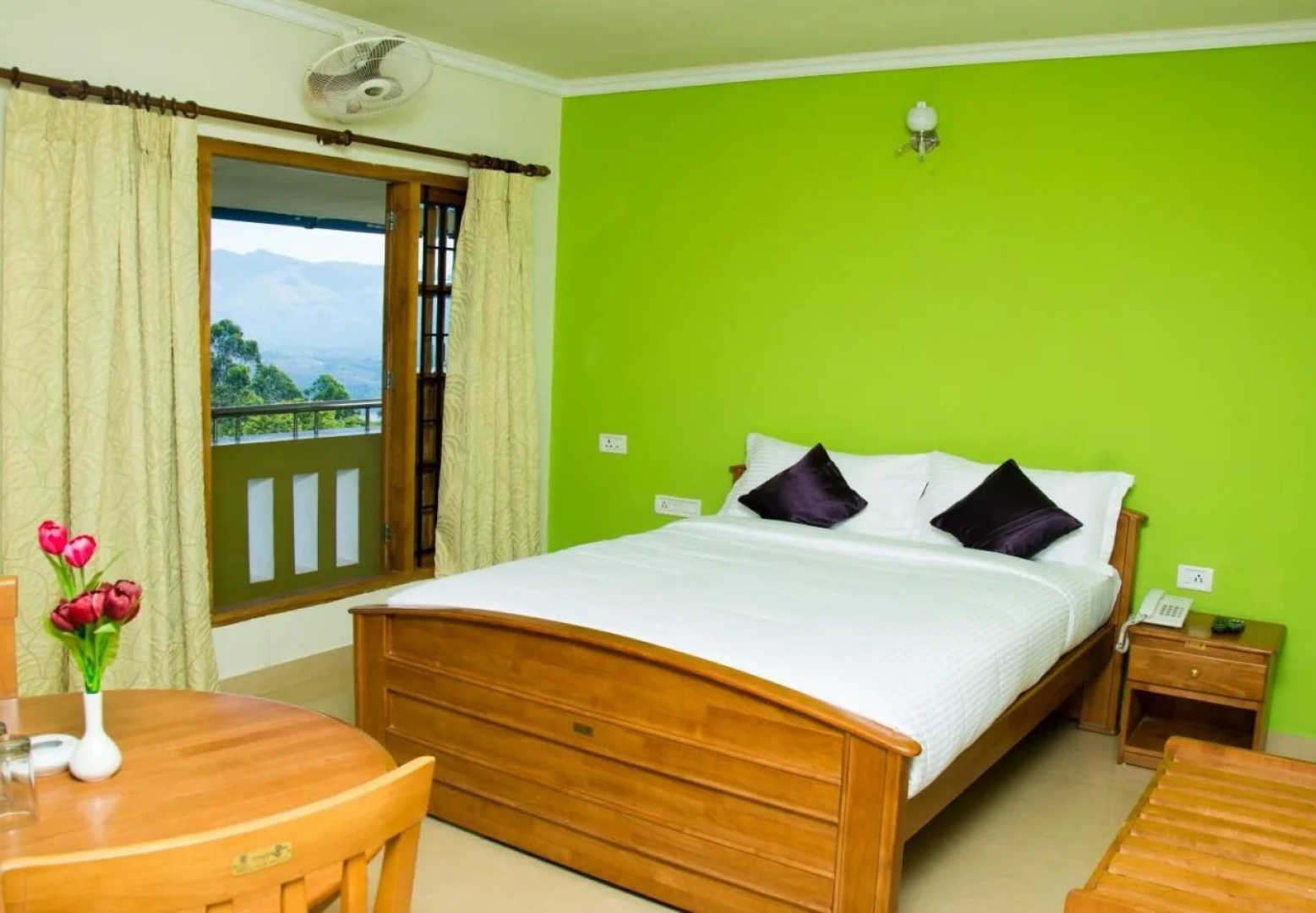Munnar Crown Hotel