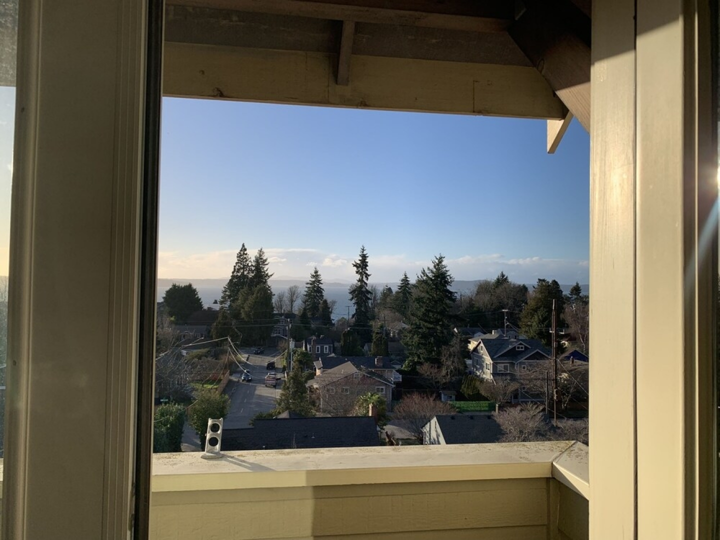 Tranquil 3BR House with Balcony