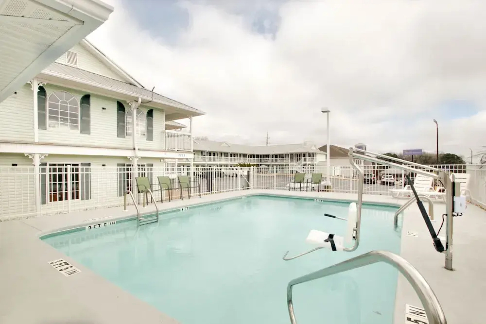 Key West Inn - Millbrook