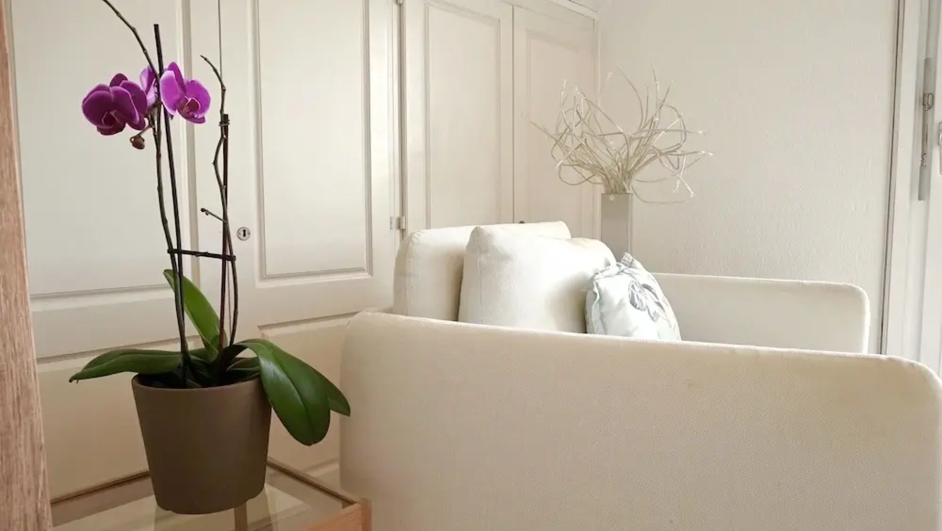 Stunning 6-bed Villa in Etoy