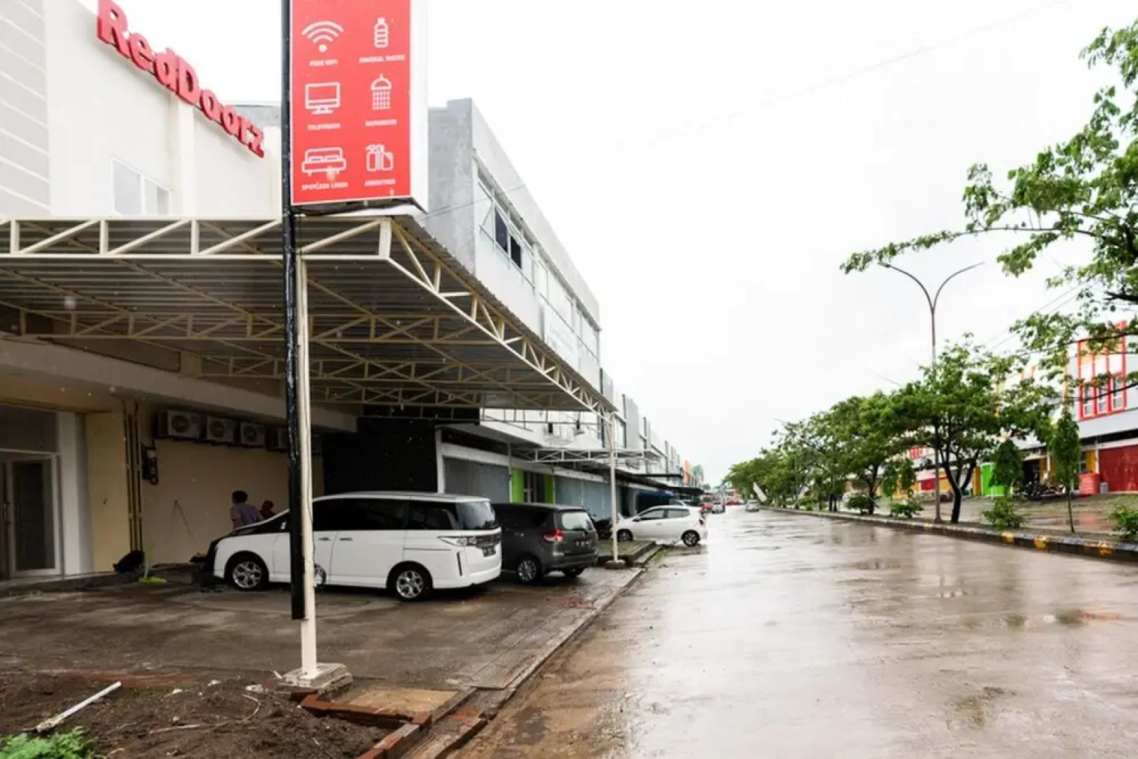 Cemerlang Guesthouse by RedDoorz