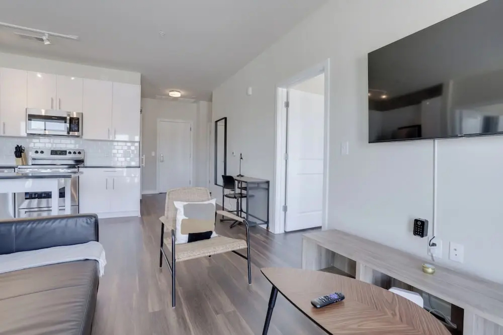 Spacious 2BR Apt with Den W Balcony