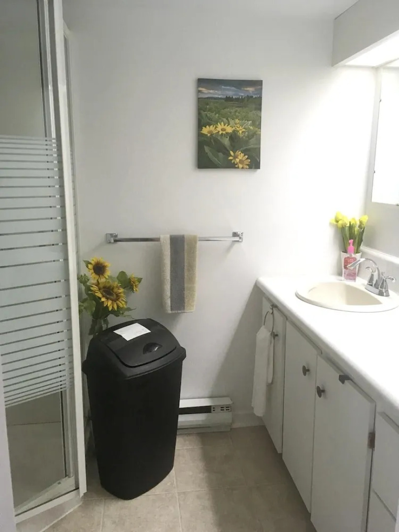 Chalet With 2 Bedrooms in Knowlton, With Wonderful Lake View, Enclosed