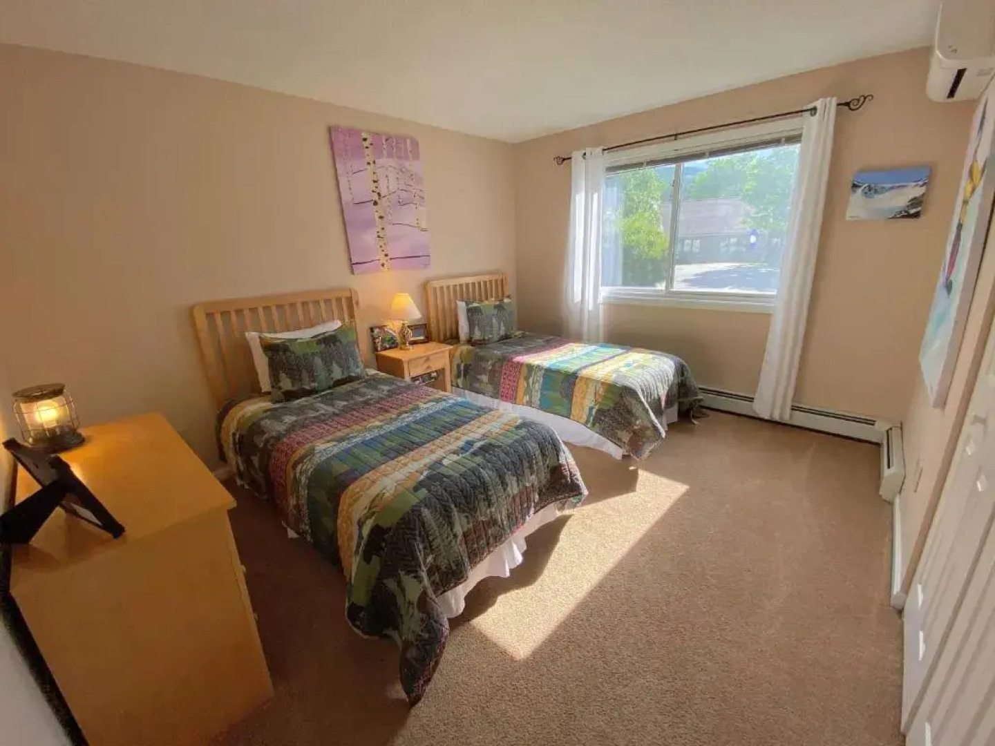 F4 Warm Fairway Village Townhome mountain views and large lawn So much to do