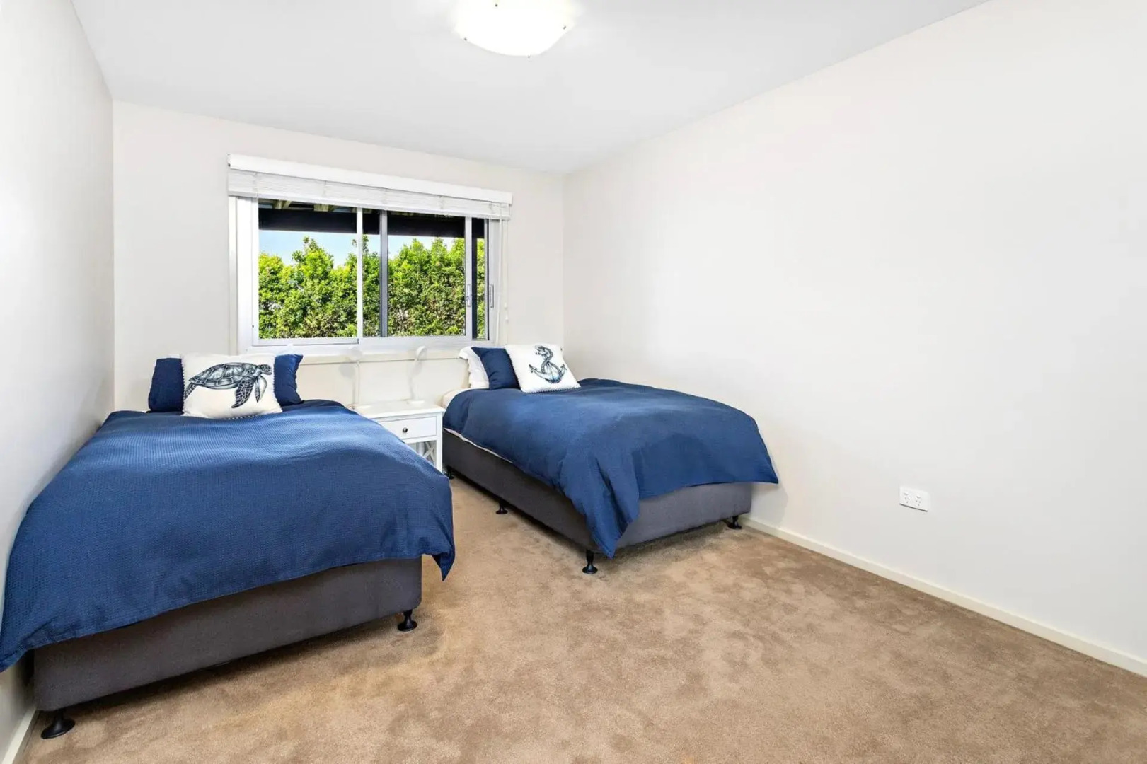 VUE DE LA MER Gerroa 4pm Check Out Sundays