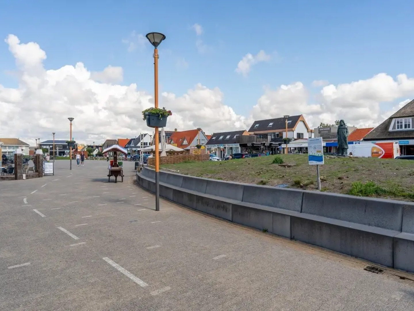 Wonderful Beach Lodge for 8 People near Beach, Sea, & Village of Callantsoog