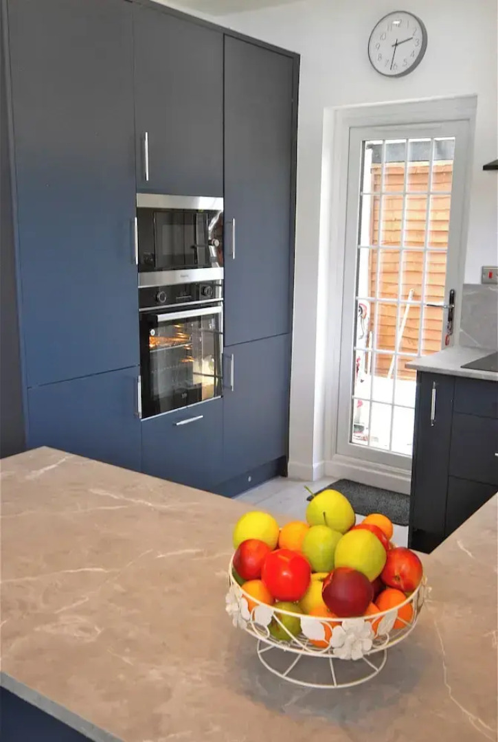 Cozy Cottage Stay - Modern, Cozy, Close to London