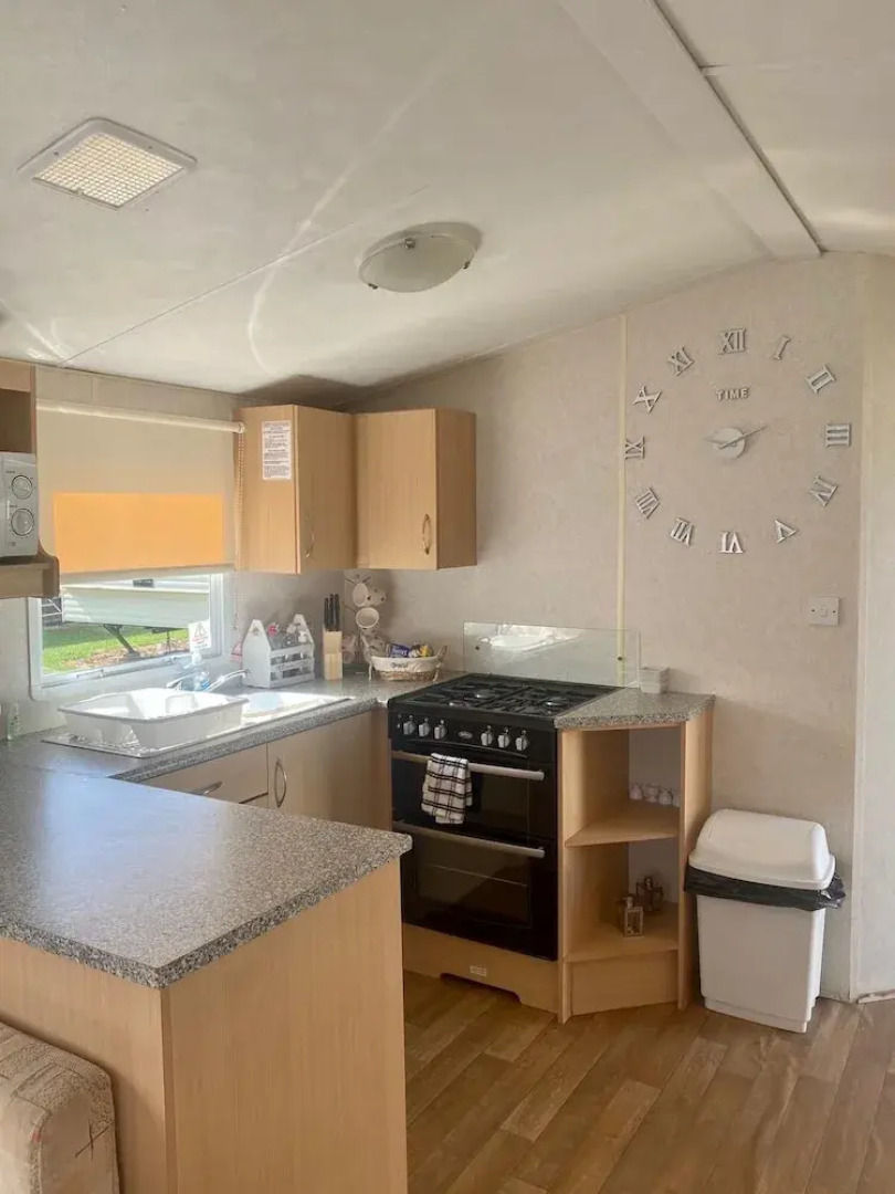 Stunning 2-Bed Sleeps 6 Caravan in Felixstow
