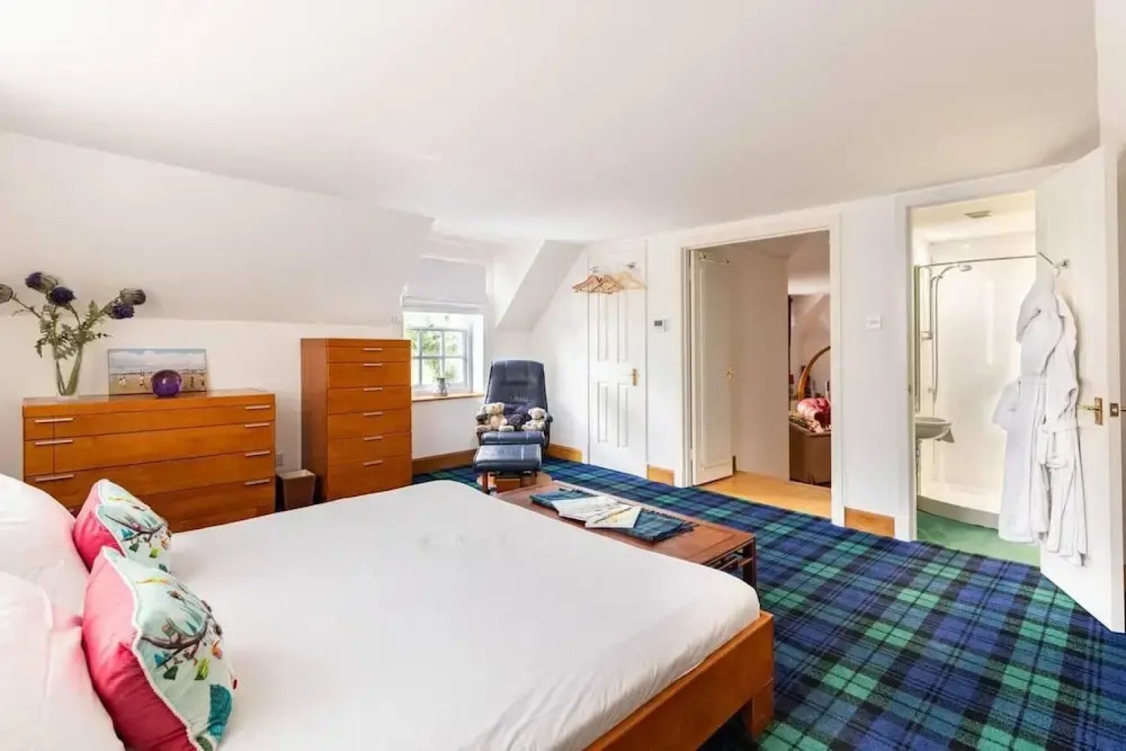 Stunning Luxury Duplex With Hot Tub and Aircon