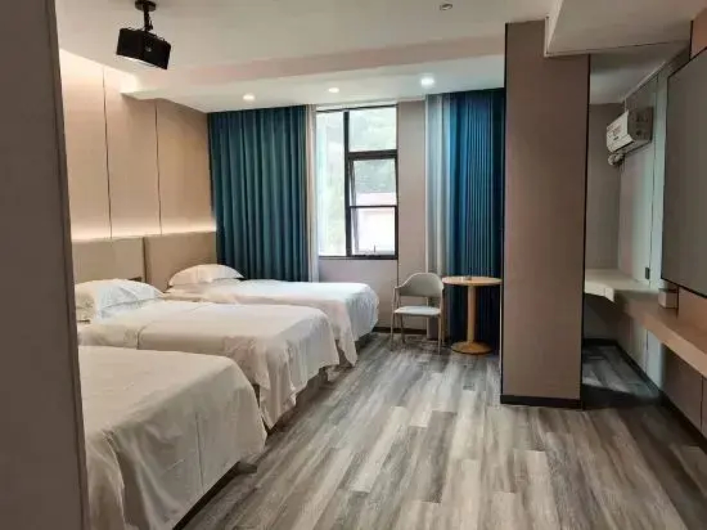Hotel Pai Hezhou Lingfeng Plaza
