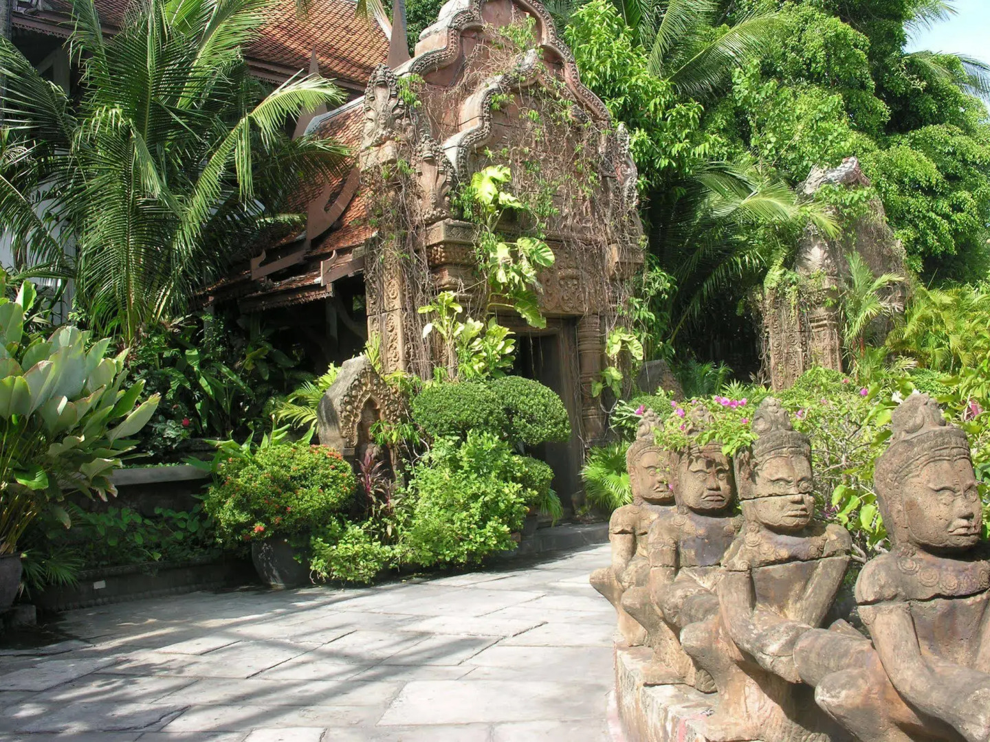 White House Beach Resort And Spa