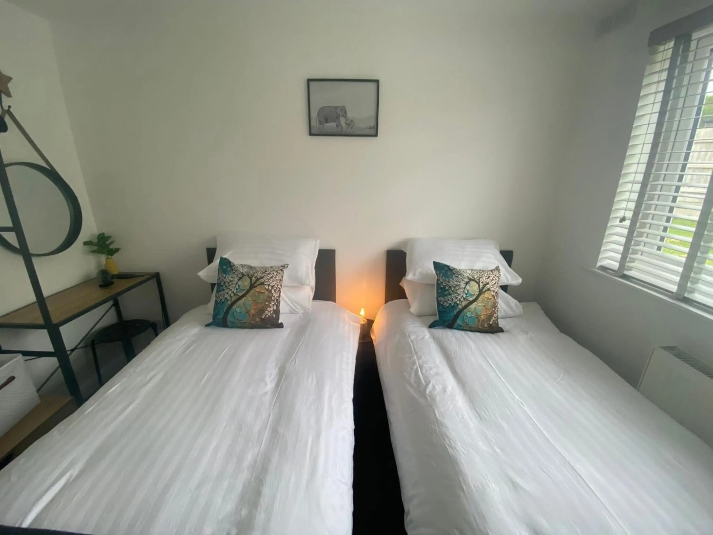 Beau - Brambles Chine, Colwell Bay - 5 star WiFi - Short walk to The Hut and beach - 1 night stays available