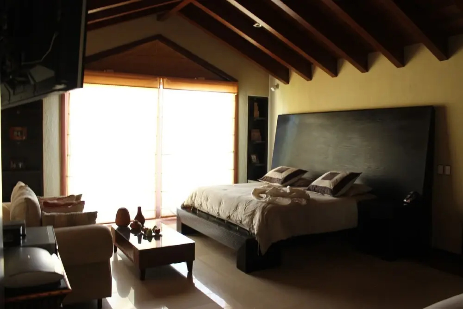 Beautiful House With Lake View