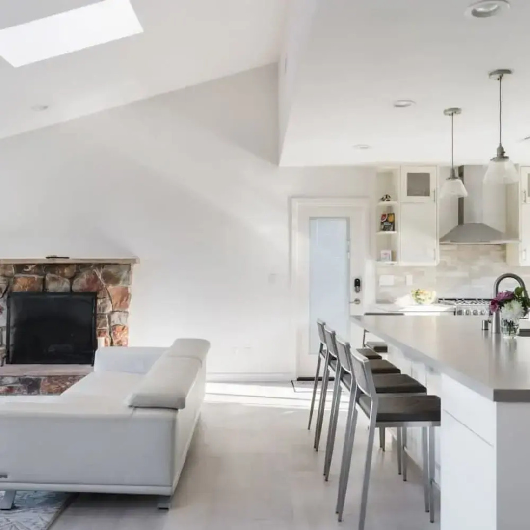 Spacious and Bright 5-bedroom Oasis Pool and Yard